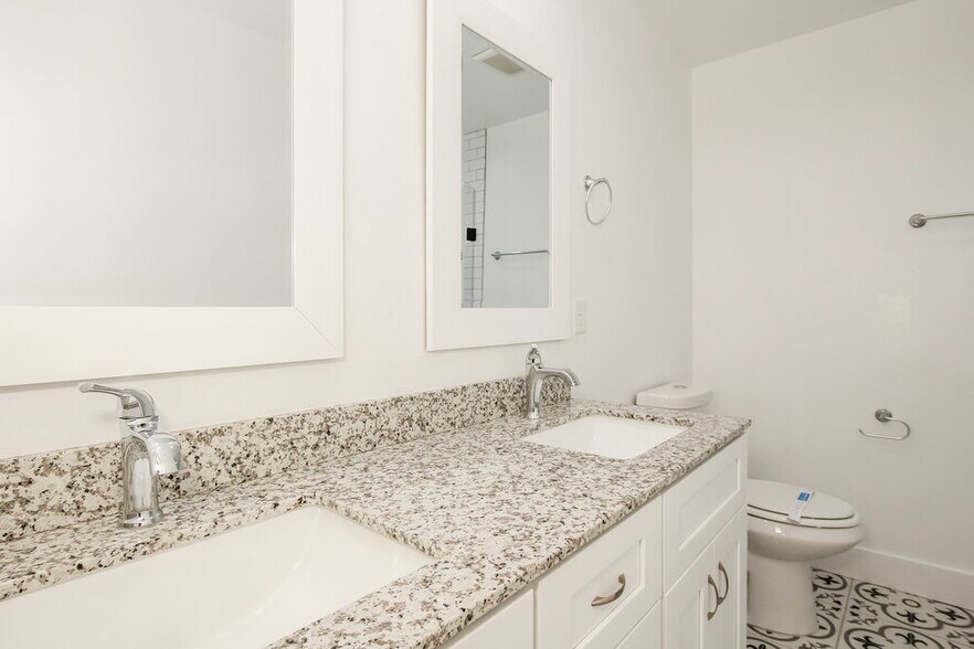 Building Photo - 4920 S 23rd Ave