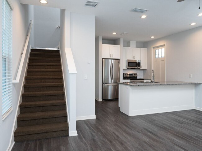 Building Photo - Porter's Lakeside - Luxury 5 Bedroom, 5 Ba...