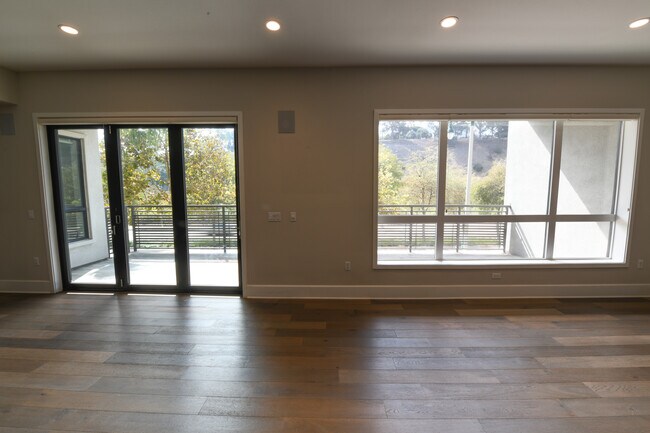 Building Photo - 12775 Bluff Creek Dr