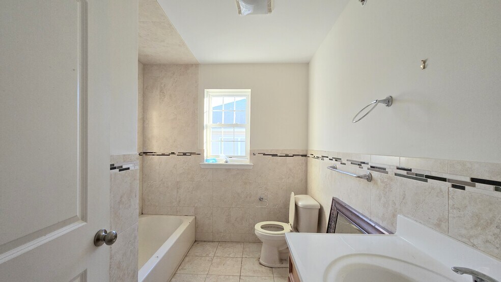 Building Photo - 131 Bellair Pl
