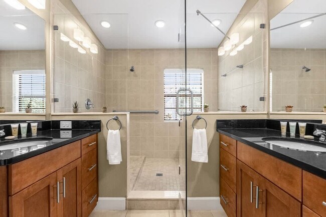 Building Photo - 14590 Damai Ln