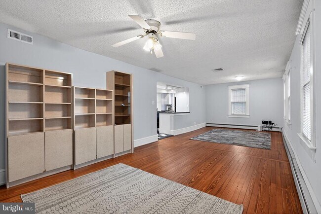 Building Photo - 18 GROVE St