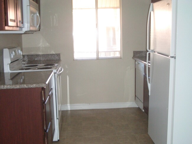 Building Photo - Centrally Located 1 Bedroom Condo in Guard...