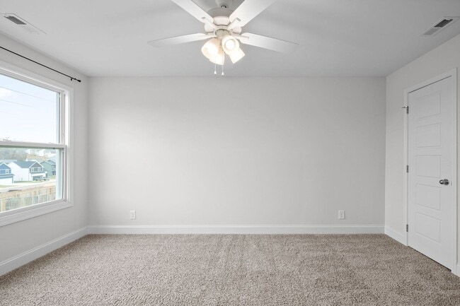 Building Photo - Pet Friendly Three Bedroom!