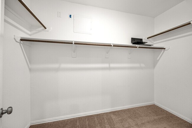 Building Photo - 8315 Divot Trce