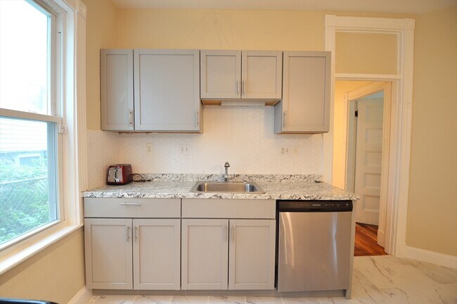 Primary Photo - 10 Bucknam St