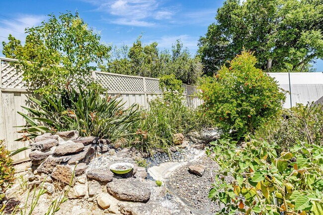 Building Photo - Saratoga Gem - 4BR Home Open Floor Plan & ...