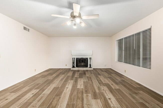 Building Photo - 14831 N 42nd Way