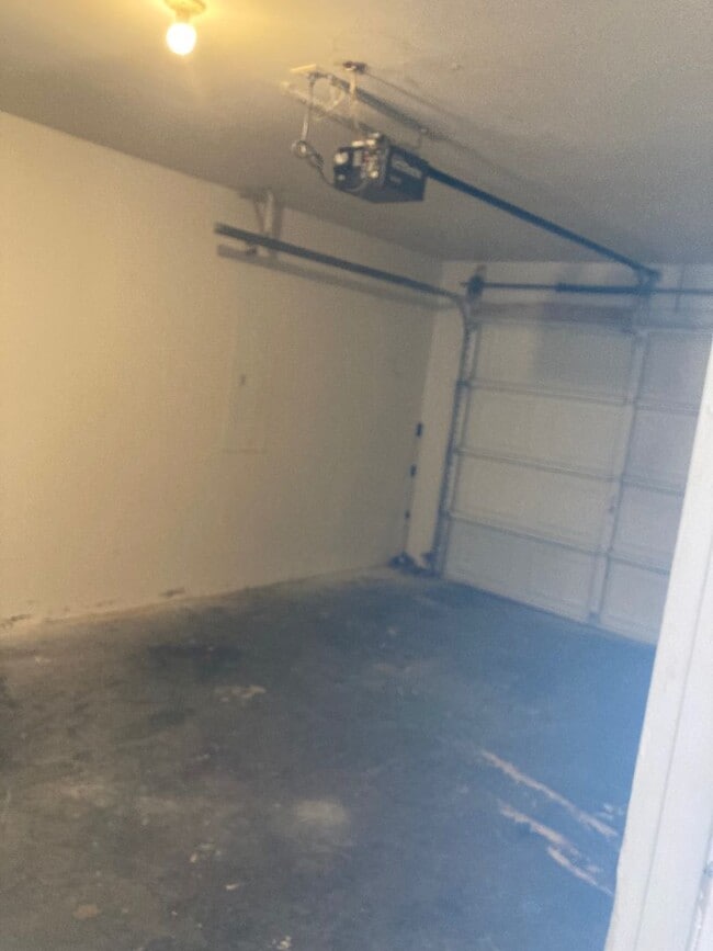 Building Photo - Home For Rent