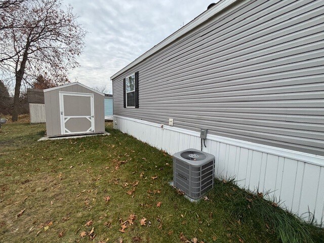 Building Photo - 831 N Pontiac Trail