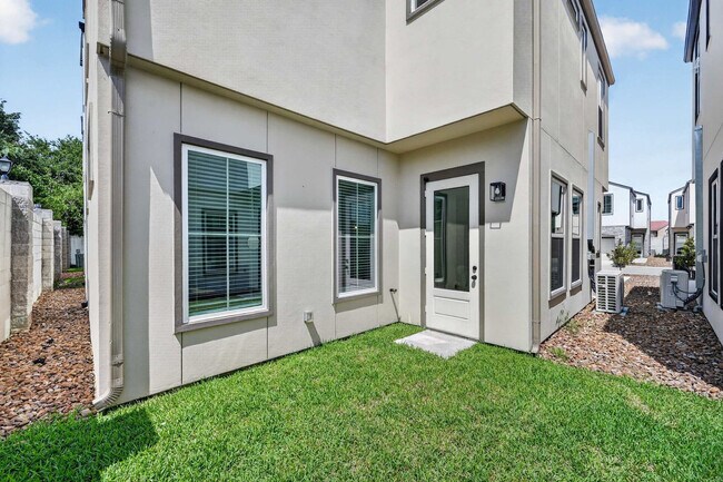Building Photo - 2912 El Fenice Ln