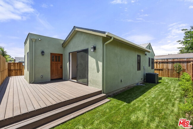 Building Photo - 420 N Frederic St
