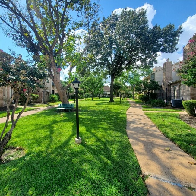 Building Photo - 726 Country Pl Dr