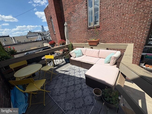 Building Photo - 725 Kater St