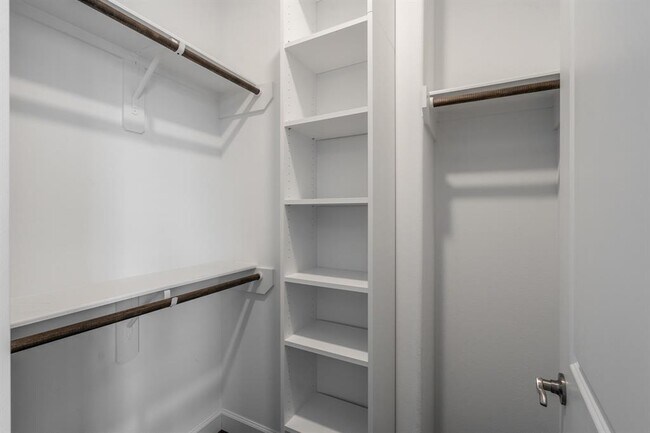 Building Photo - 312 W 28th St