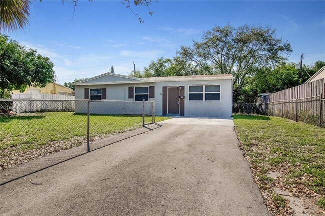 Primary Photo - 800 N 64th Ave