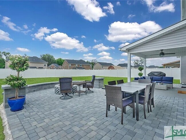 Building Photo - 4 bedroom beautiful home available August 10!!