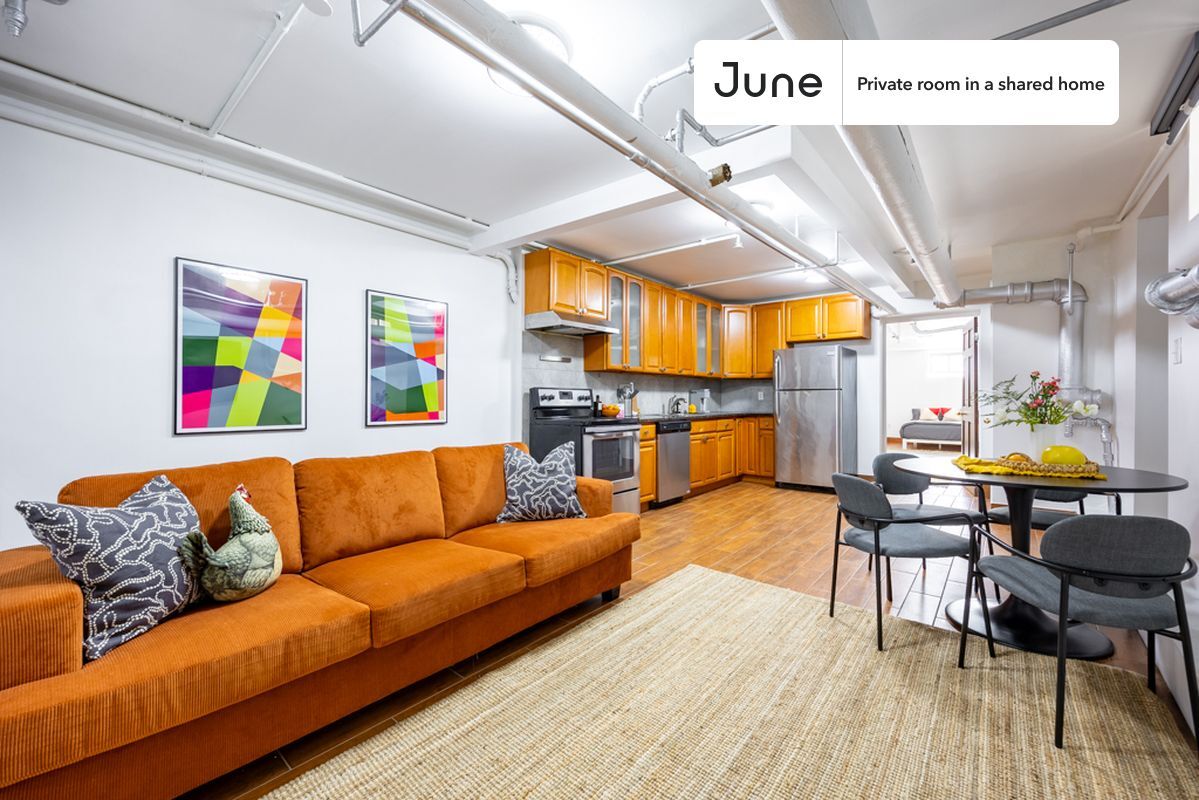 Building Photo - Welcoming ROOM at The Parkside House