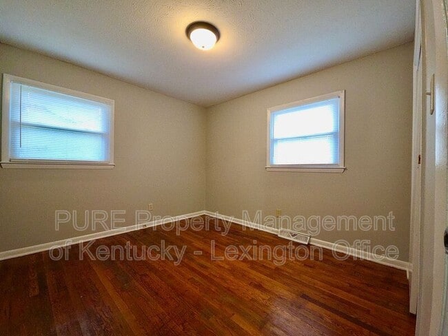 Building Photo - 304 Radcliffe Rd