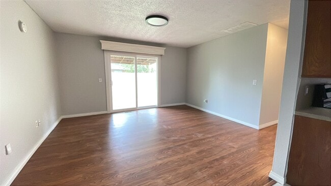 Building Photo - Edmond Rental