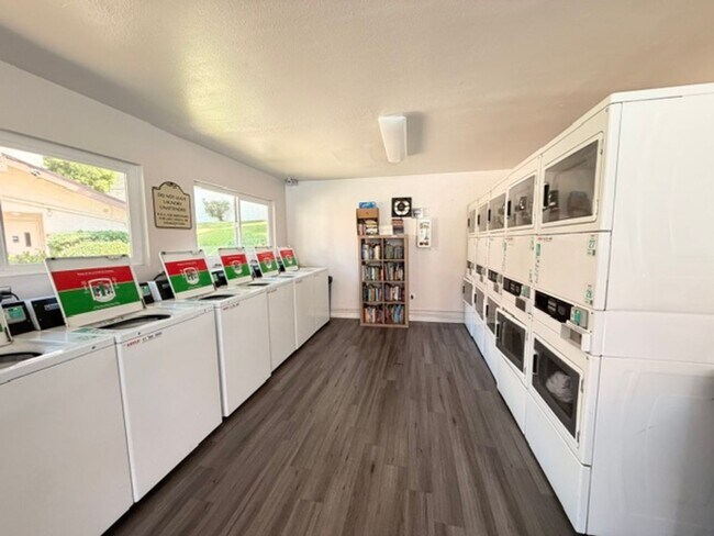 Building Photo - Spacious 2 Bedroom 2 Bathroom Condo with Large Balcony in Mission Valley