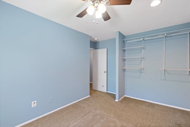 Building Photo - 43 Woodenbridge Ct