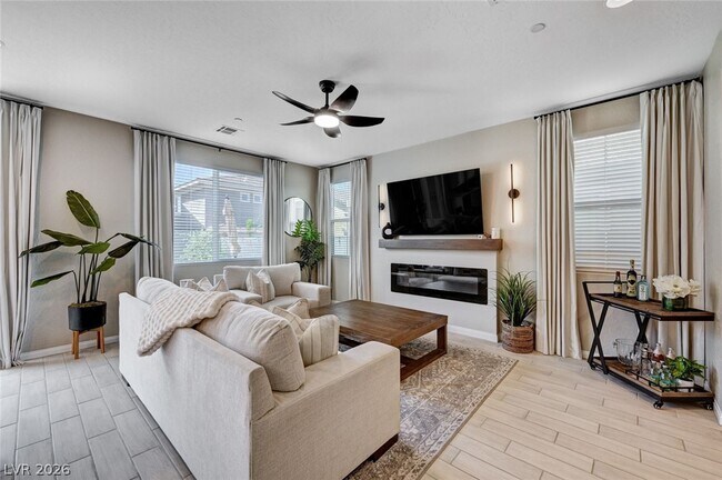 Building Photo - 372 Silva Pl