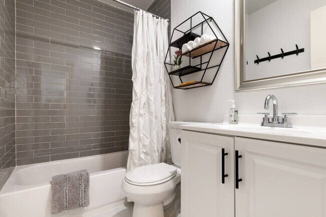 Building Photo - 802 Ramble Ln