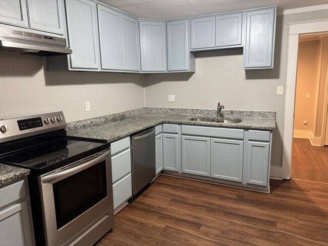 Building Photo - 805 Brower St