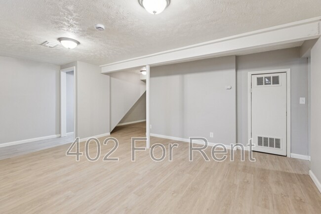 Building Photo - 3823 Saratoga St