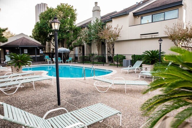 Building Photo - 1112 Bering Dr