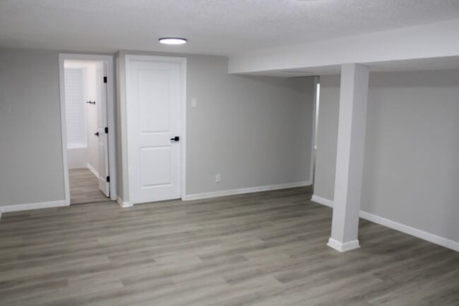 Building Photo - Spacious 5 Bedroom and 2 full bath home in...