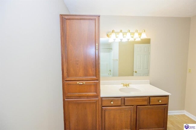 Building Photo - 1802 Oriole Dr