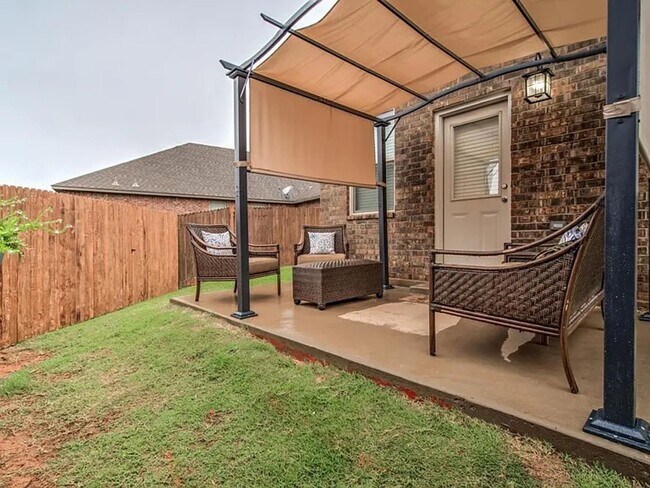 Building Photo - Beautiful 4bed/2.5bath Home Available in Mustang, OK