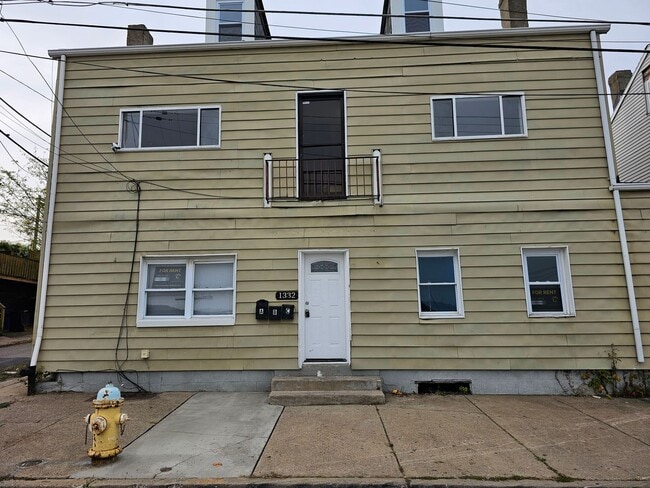 Building Photo - Fully Updated 4 bedroom 1 bathroom