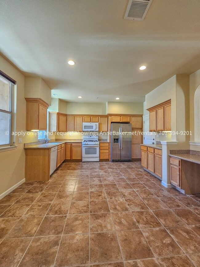 Building Photo - Well Designed Condo at Gardens at Thyme Square - Two Bedrooms and a Bonus Room - Atrium