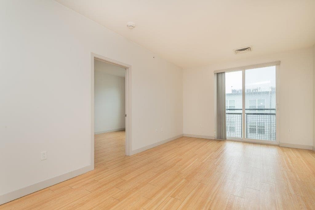 Building Photo - 303 D St