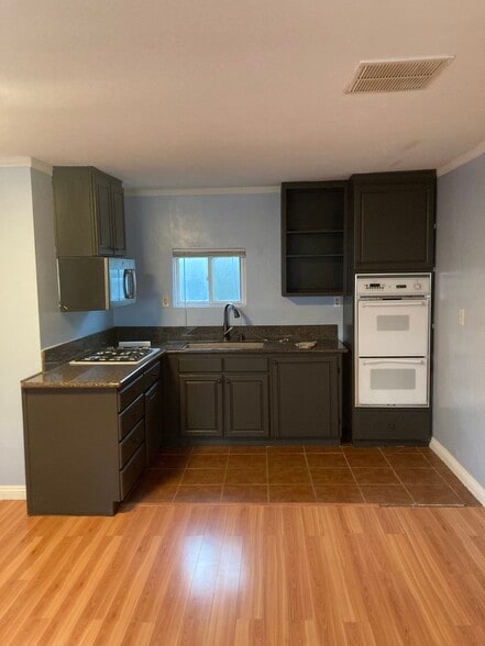 Building Photo - 13012 McKinley Ave