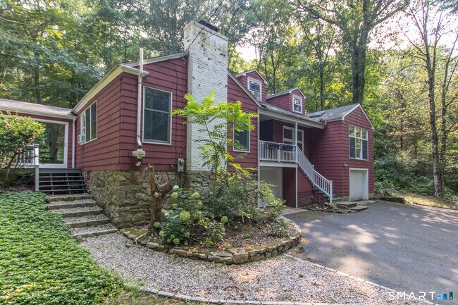 Building Photo - 211 New Canaan Rd