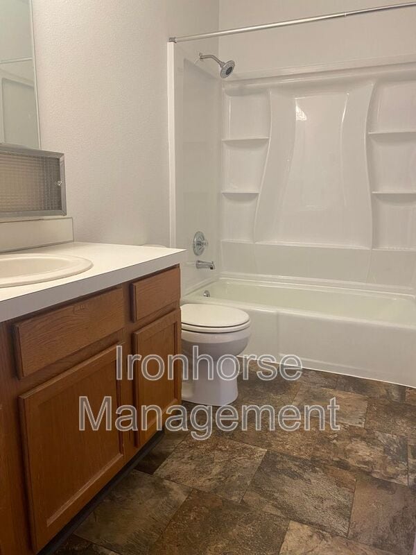 Building Photo - 811 W Villard St