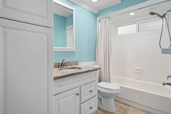 Building Photo - Perfect West Bradenton Location - 2 bedroom / 2 bathroom Home