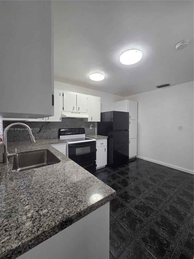 Building Photo - 10725 NW 8th Ave