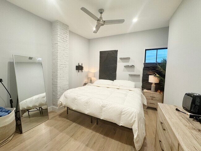 Building Photo - 278 Sumner St