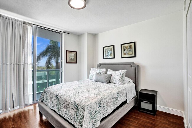 Building Photo - 2681 N Flamingo Rd