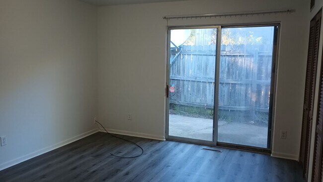 Building Photo - 865 Beech Ct