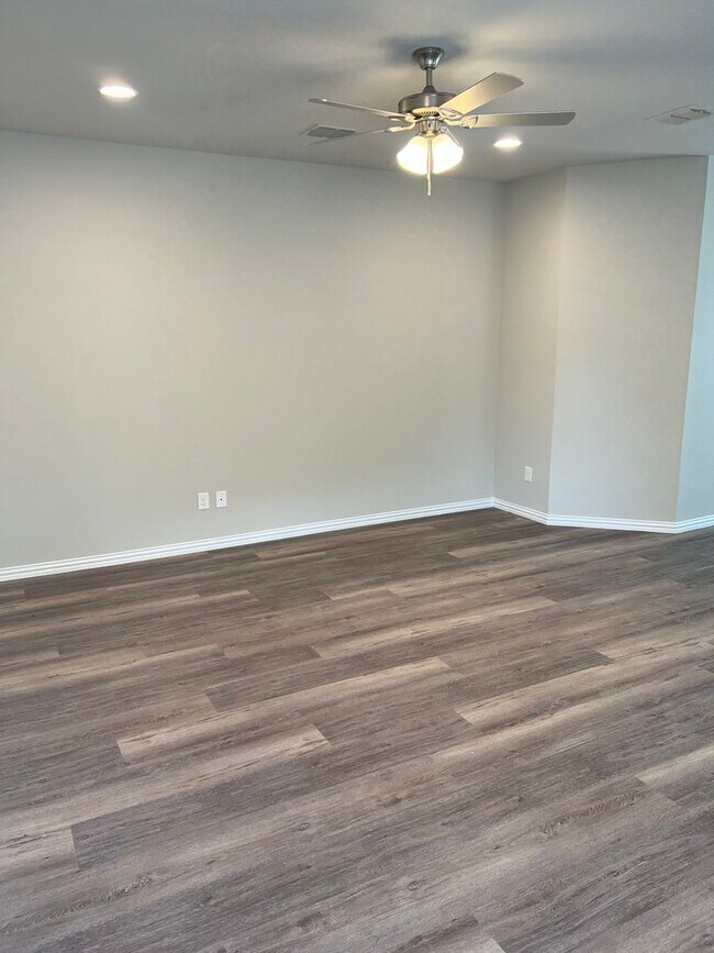 Building Photo - 212 Wayside Ct