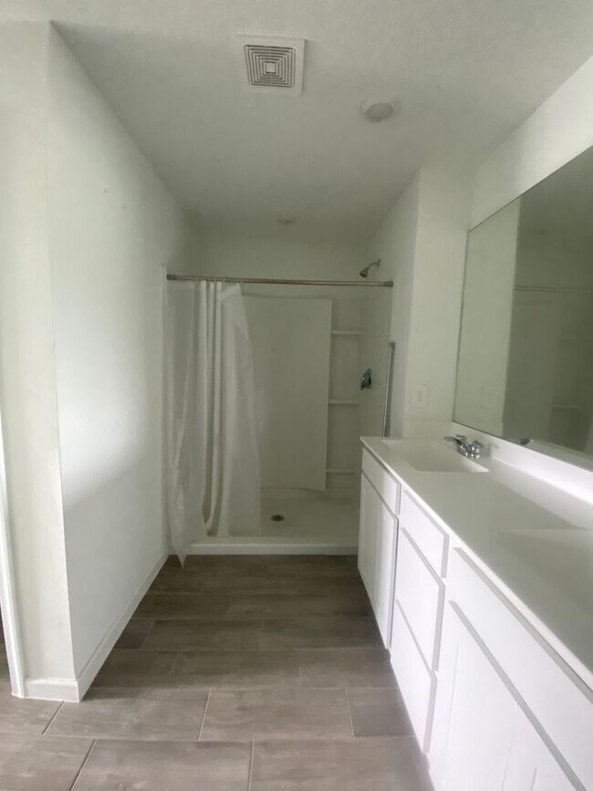 Building Photo - 1668 Colebrook Cir SW