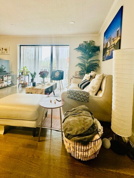 Building Photo - 326 Hammond St