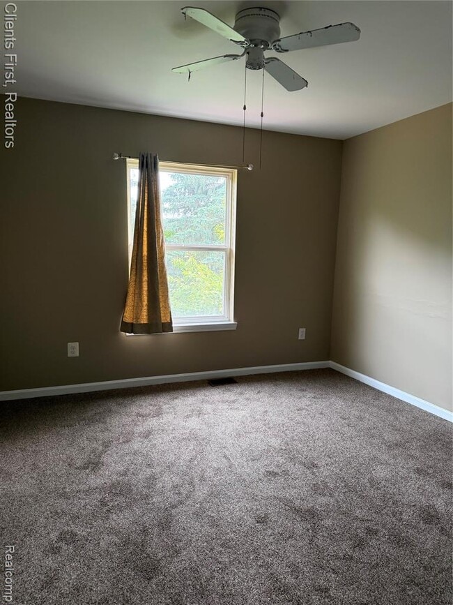 Building Photo - 35285 Pennington Dr