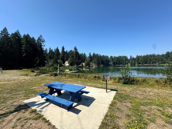Building Photo - Private Palmer Lake Home w/ 3 Bedrooms, Of...